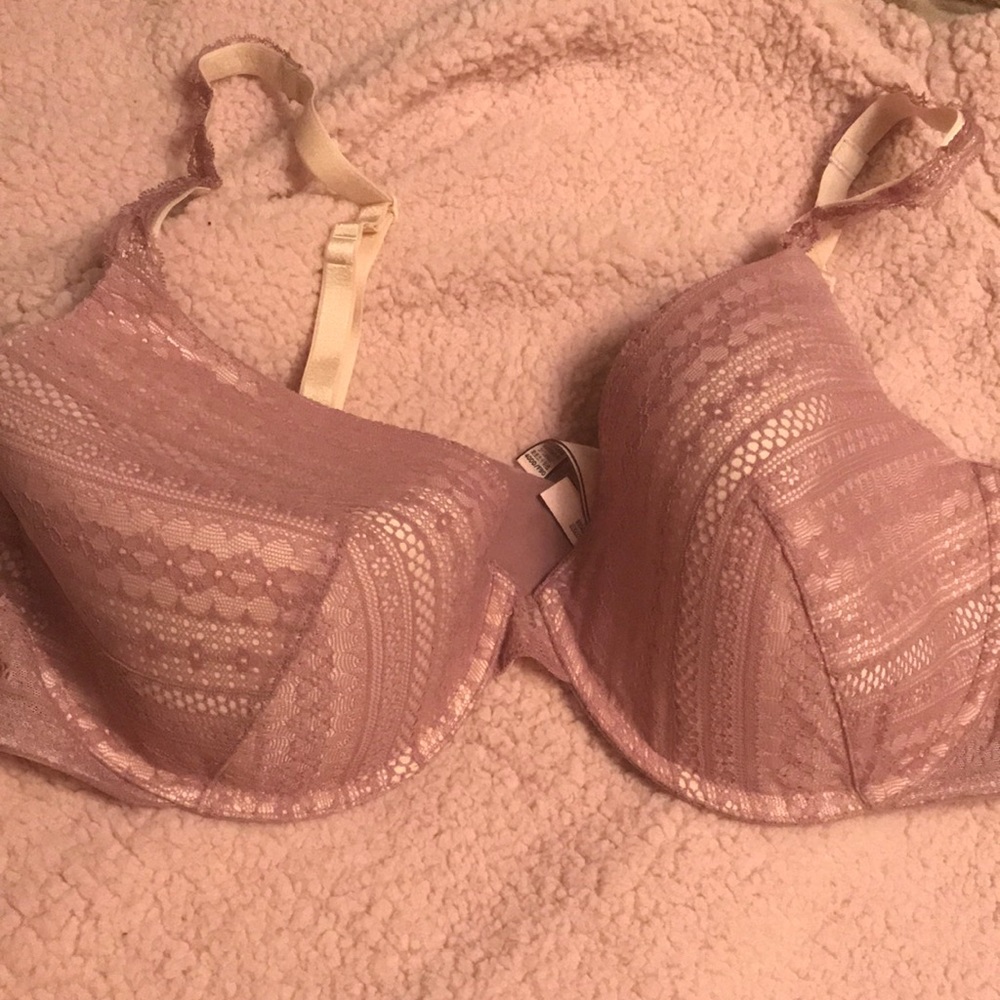 Never worn perfect coverage bra🆕